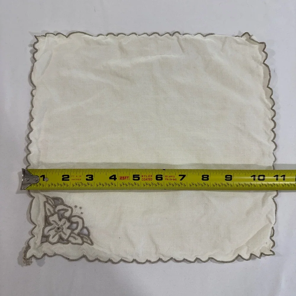 Vintage Linen Tablecloth 4 Napkins Cream Floral Cutwork Embroidery 33